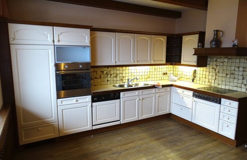 Fuegen Apartment | Spacious Vacation Apartment Just 500m from Spieljochbahn