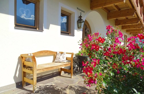 Fuegen Apartment | Spacious Vacation Apartment Just 500m from Spieljochbahn