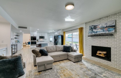 Paradise House | Family Villa Retreat: Pool, Hot Tub & Ocean Views Await!