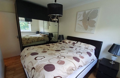 Wimbledon Apartment | Elegant Victorian Wimbledon Flat with Spa and Hot Tub