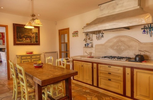 Vaison-la-Romaine Villa | Ideal Villa for 12 with Heated Pool & Mountain Views