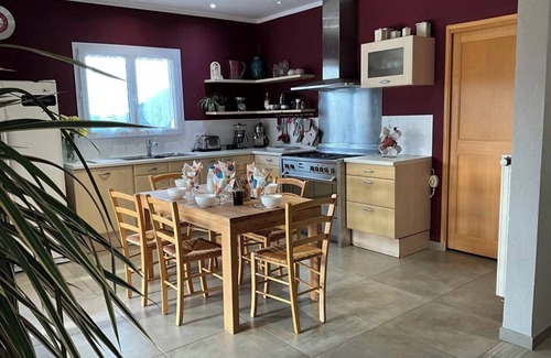 Arbellara Villa | Spacious villa, 10 people, beaches 15 minutes away, ideal for family and friends