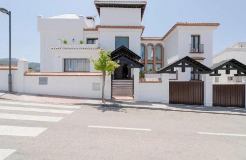 La Zubia Villa | Charming 7 Bedroom Villa with Private Pool in Granada