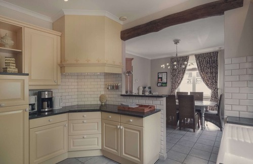 Neerpelt Villa | Beautiful Villa in Neerpelt with Kitchen & Breakfast Included