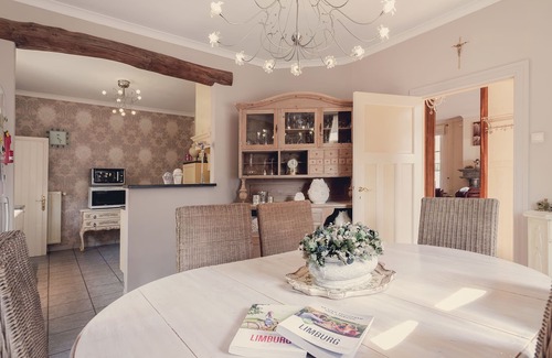 Neerpelt Villa | Beautiful Villa in Neerpelt with Kitchen & Breakfast Included