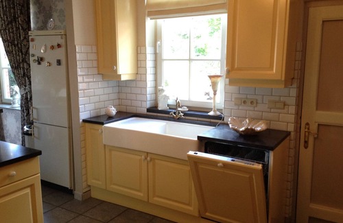 Neerpelt Villa | Beautiful Villa in Neerpelt with Kitchen & Breakfast Included