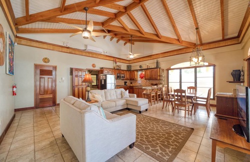 Placencia Villa | Relaxing Beachfront Villa in Tranquil North Placencia