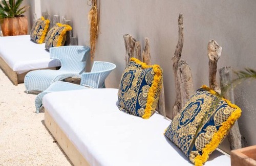 Sollies Pont Villa | Spacious villa, sleeps 12, 200m2, with pool.