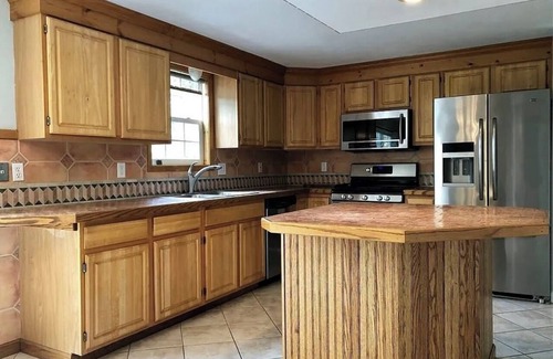 Cicero Villa | Spacious Villa with 5 bedrooms and WiFi, AC in welcoming Cicero