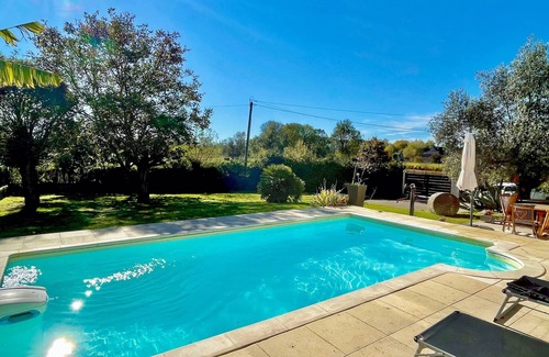 Brehemont Villa | Inviting Villa with Pool in the Heart of Châteaux, Rated 9.6