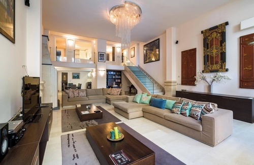 Taormina Villa | Inviting Villa Retreat with Pool and Spa Amenities