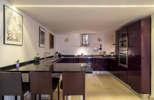 Taormina Villa | Inviting Villa Retreat with Pool and Spa Amenities