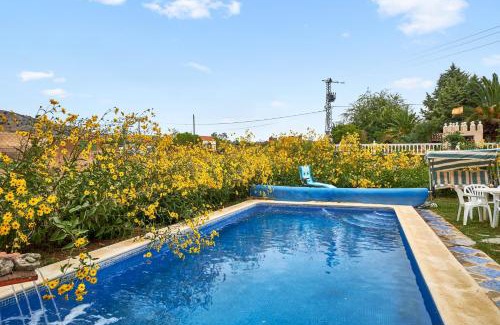 Porzuna Villa | Spacious Villa in Porzuna with Private Pool & City Views