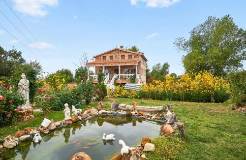 Porzuna Villa | Spacious Villa in Porzuna with Private Pool & City Views