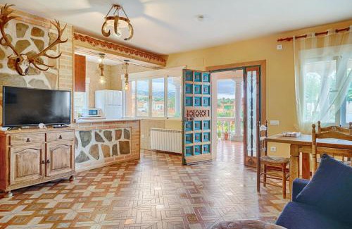 Porzuna Villa | Spacious Villa in Porzuna with Private Pool & City Views