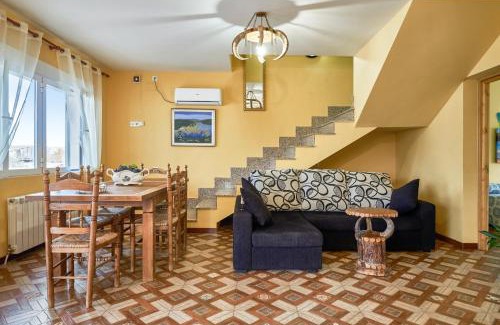 Porzuna Villa | Spacious Villa in Porzuna with Private Pool & City Views