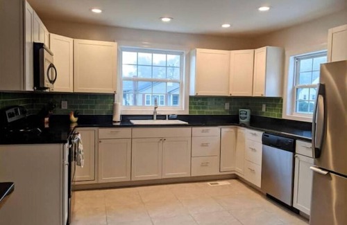 Dunlap House | Vintage Home with Fireplace & Hot Tub - Rated 10/10!