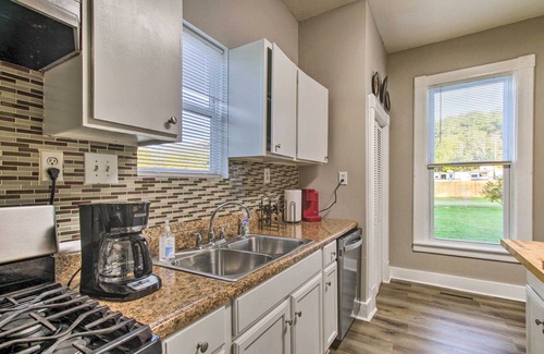 Sharon House | Inviting Virginia Retreat with Mountain Views & Spa Amenities
