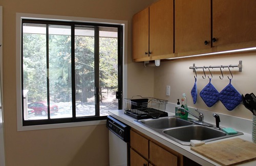 Warren Condo | Inviting Mountain Retreat Near Sugarbush with Spa & Pool