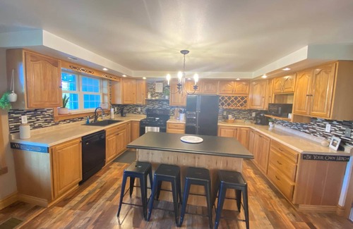 Brier Hill House | Inviting Waterfront Cottage on Black Lake for Up to 10 Guests