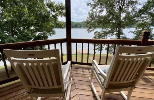 Covington House | Waterfront Hideaway at Jackson Lake with Pool & Ocean Views