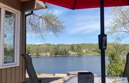 French River House | Inviting Waterfront Retreat in the French River with Breakfast