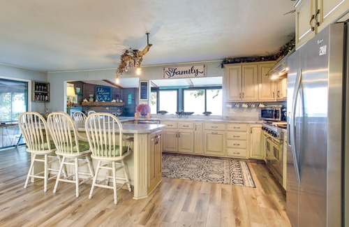 Green Bay House | Waterfront Retreat with Spa & Ocean Views Near UW-Green Bay