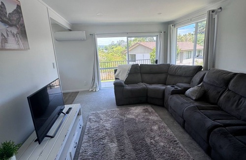 Henderson House | Spacious West Auckland Accommodation