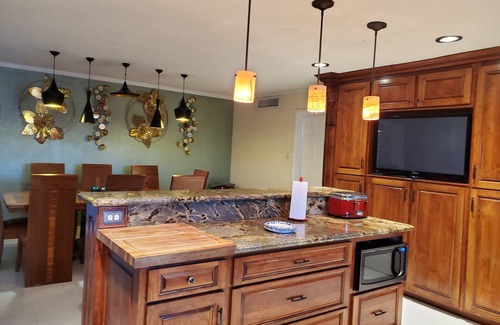 El Paso House | Pet-Friendly Hotel Near Fort Bliss with Spa & Hot Tub