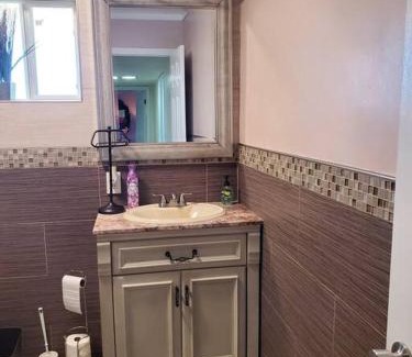 El Paso House | Convenient West El Paso Hotel Near Airport & Fort Bliss