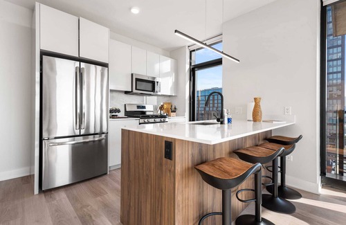 West Loop Apartment | Cloud9: Perfect for Groups with Gym & Terrace Access