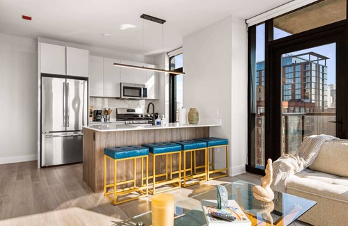 West Loop Apartment | Cloud9: Perfect for Groups with Gym & Terrace Access