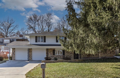 West Omaha House | Inviting West Omaha Home - Perfect for Groups and Families
