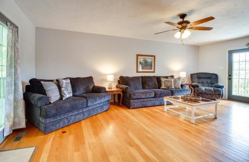 Flippin House | Pet-Friendly White Rivers Jewel Fishing Haven Awaits You!