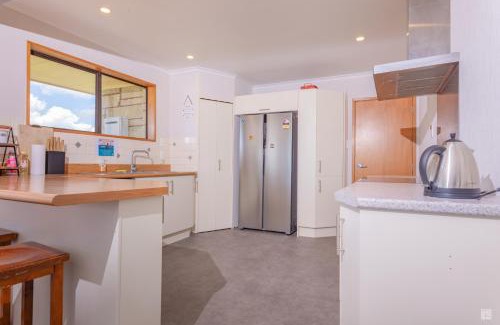 Dinsdale House | Stunning Views and Family-Friendly Comfort in the City