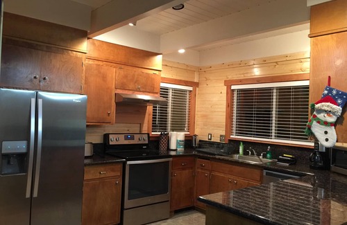 South Lake Tahoe House | Renovated Wooden Cabin Near Golf Course and Scenic Trails