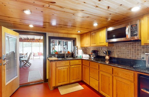 Austin Cabin | Inviting Writing Barn on Eight Acres with Pool and Spa