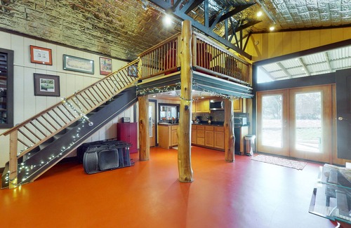 Austin Cabin | Inviting Writing Barn on Eight Acres with Pool and Spa