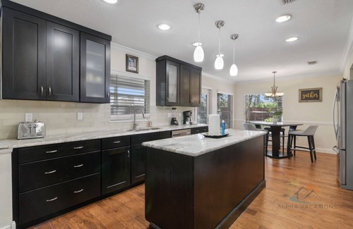 Windermere House | Serene 5-Bedroom Home with Breakfast & Pet-Friendly Stay