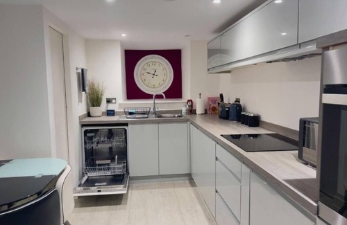 Royal Tunbridge Wells Apartment | Spacious1BR-6Guests-WalkToShops-FastWiFi