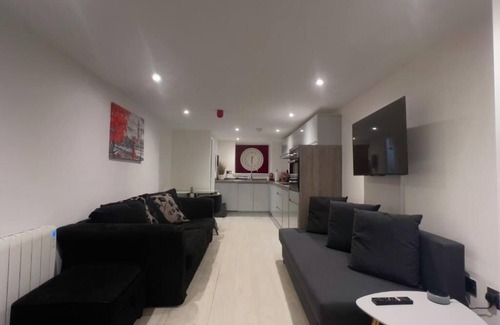 Royal Tunbridge Wells Apartment | Spacious1BR-6Guests-WalkToShops-FastWiFi