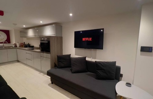 Royal Tunbridge Wells Apartment | Spacious1BR-6Guests-WalkToShops-FastWiFi