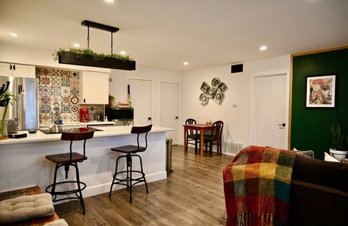 Waco Apartment | Stylishly Designed Apartment Near Baylor & Magnolia, Rated 9.8