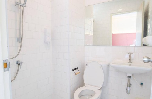 Phra Khanong House | Budget-Friendly Stay at Spacy BKK with Family Amenities