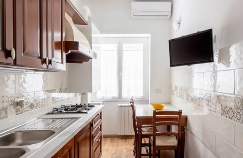 Quartiere XI Portuense Apartment | Exceptional Spallanzani-San Camillo Apartment for 4 Guests