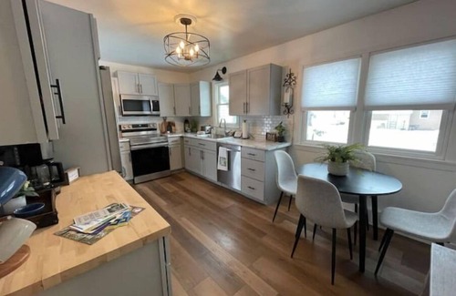 Austin House | Cozy Retreat with Exceptional 10/10 Guest Ratings!