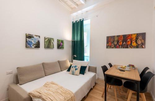 Rione V Ponte Apartment | Spanish Steps Brianzo Home Walkable AC Wifi
