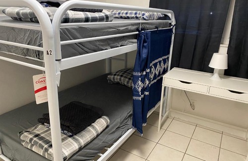 Hallandale Beach House | Budget-Friendly Getaway with Kitchen at Spare Space Hotel