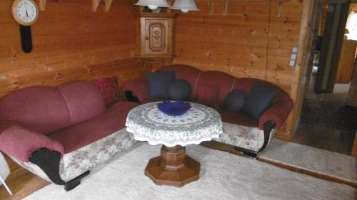 Sudwalde Apartment | Welcoming Spargelhof: Pet-Friendly with Pool & Family Amenities