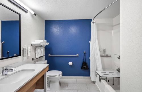 Alpharetta Hotel | Explore Country Inn & Suites in Alpharetta, GA - Top Amenities